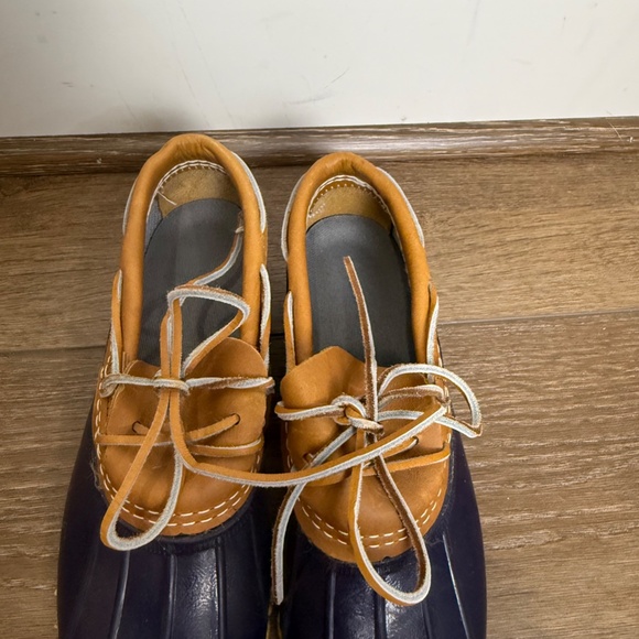 L. L. Bean Women's Bean Boot Mocs Leather Rubber Waterproof Size 9 Narrow - Picture 3 of 11